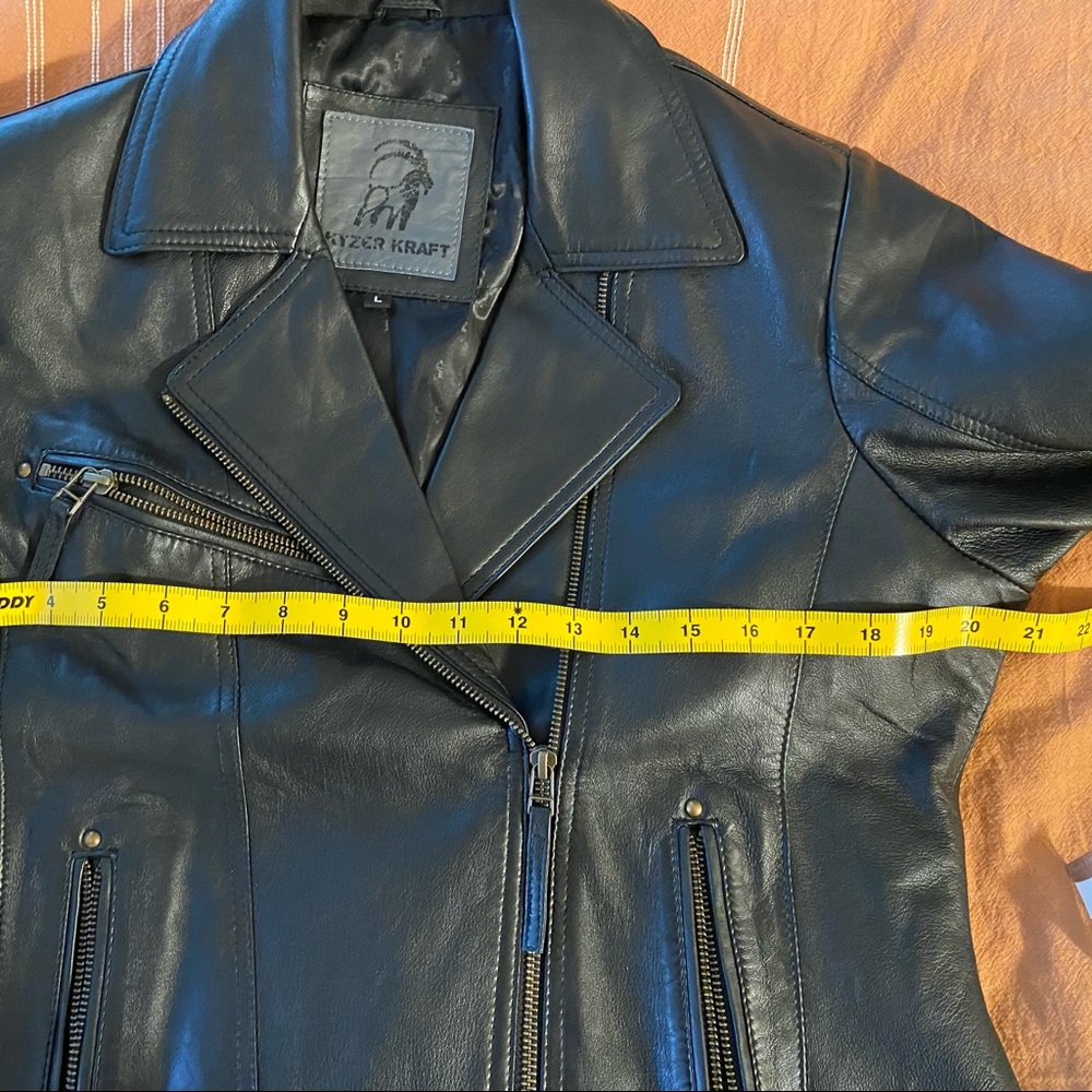 Black Leather Jacket! Like New! Size Large - Picture 5 of 10